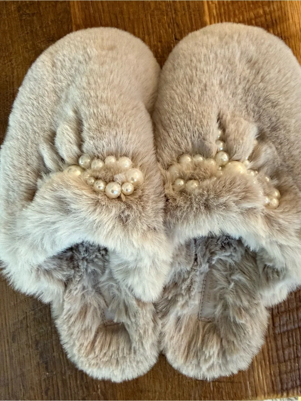 NWT kate spade Faux Fur Pearl-Embellished Slippers - Beige Sz 8